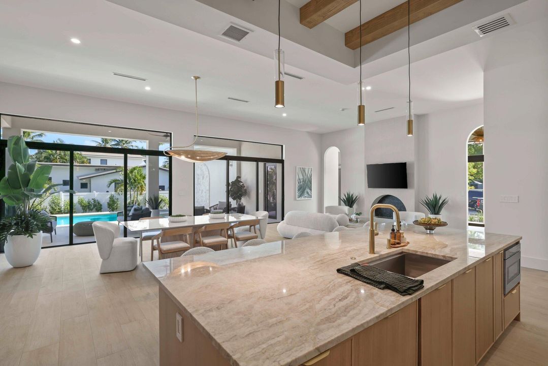 待售: $4,900,000 (5 贝兹, 5 浴室, 4573 平方英尺)