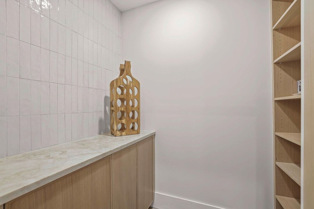 待售: $4,900,000 (5 贝兹, 5 浴室, 4573 平方英尺)