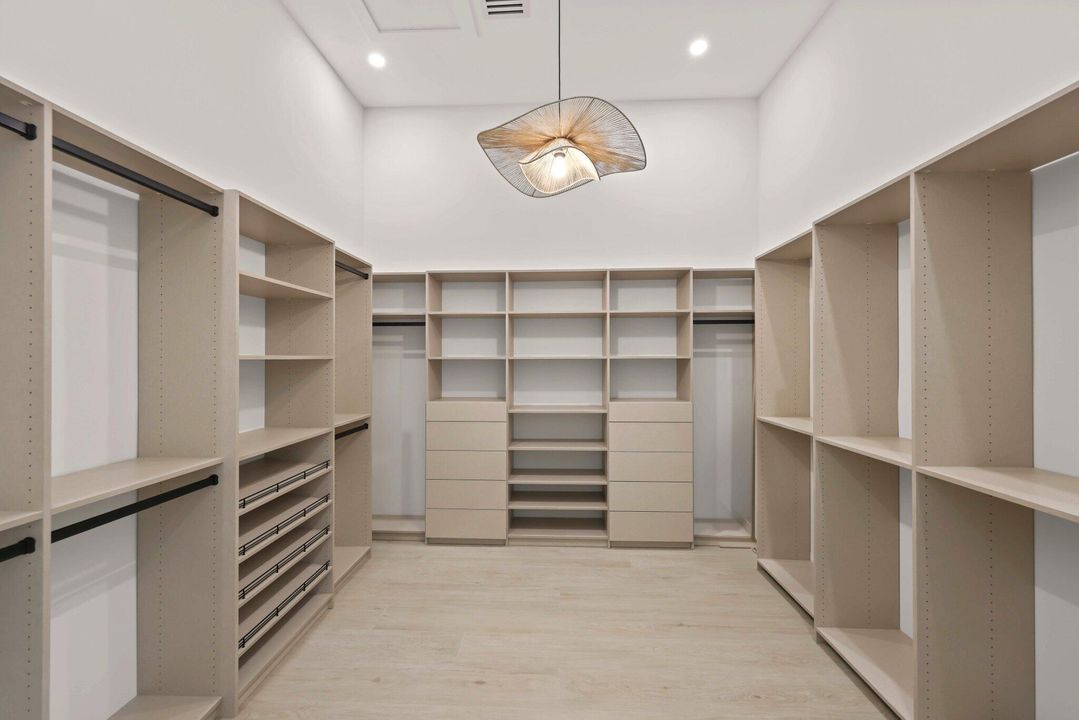 待售: $4,900,000 (5 贝兹, 5 浴室, 4573 平方英尺)