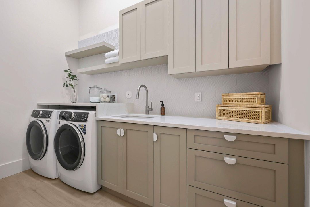 待售: $4,900,000 (5 贝兹, 5 浴室, 4573 平方英尺)