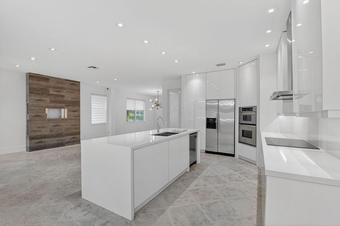 For Rent: $7,499 (5 beds, 3 baths, 3800 Square Feet)