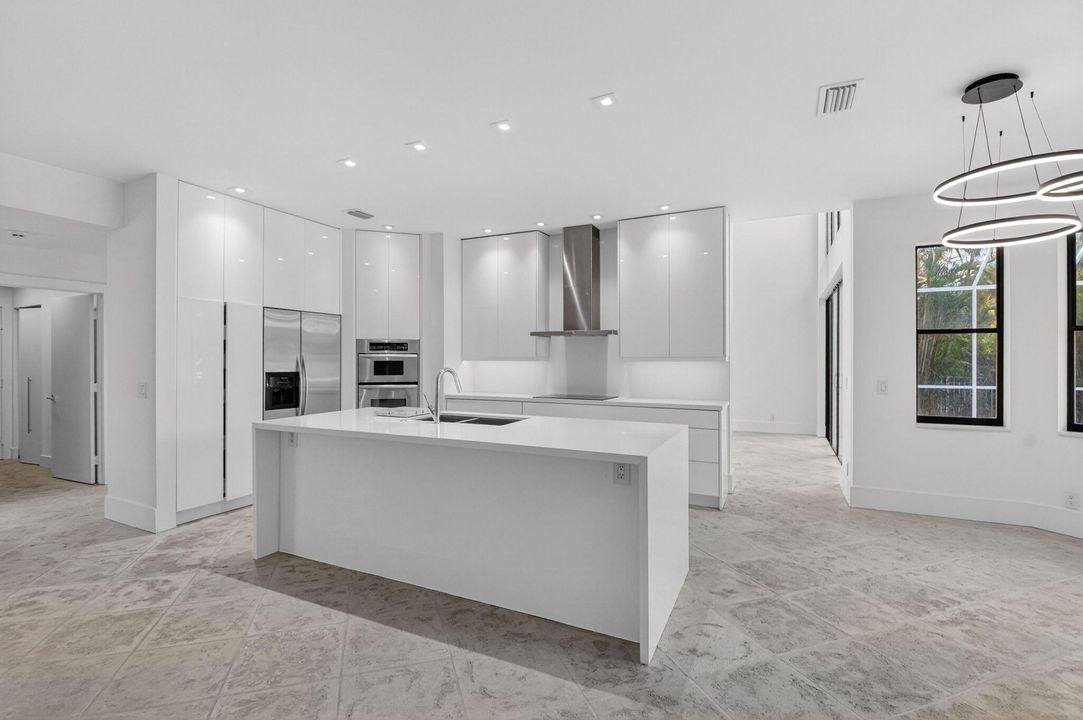 For Rent: $7,499 (5 beds, 3 baths, 3800 Square Feet)