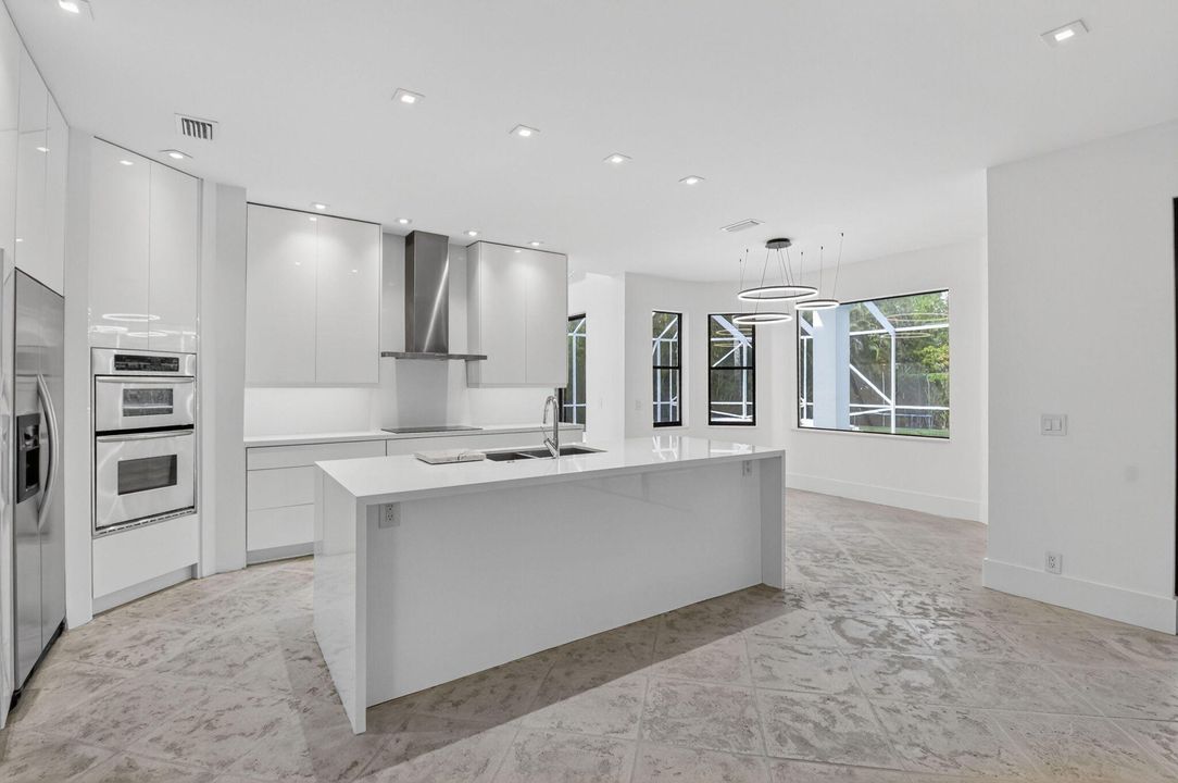 For Rent: $7,499 (5 beds, 3 baths, 3800 Square Feet)