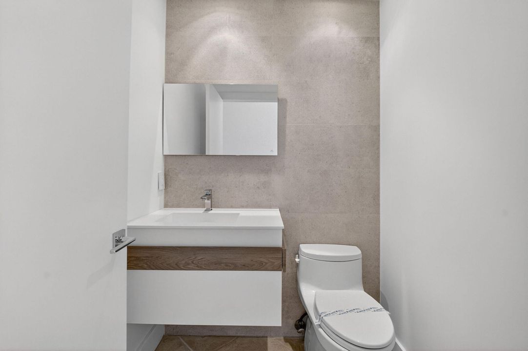 For Rent: $7,499 (5 beds, 3 baths, 3800 Square Feet)