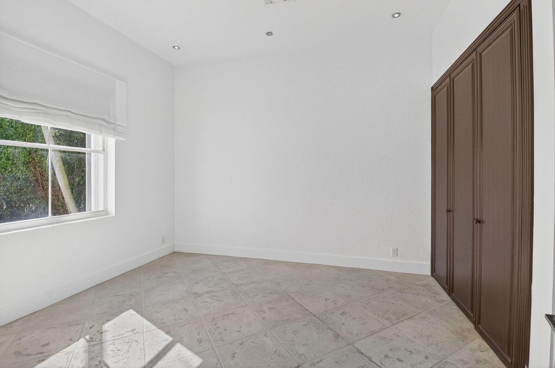 For Rent: $7,499 (5 beds, 3 baths, 3800 Square Feet)