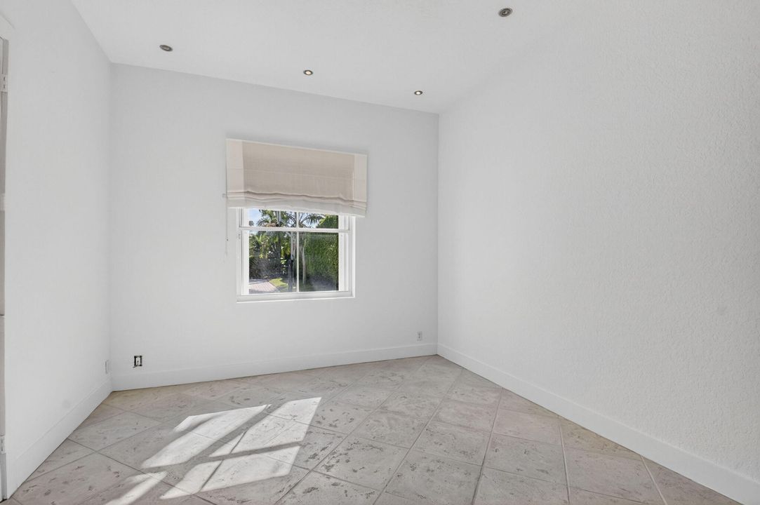 For Rent: $7,499 (5 beds, 3 baths, 3800 Square Feet)