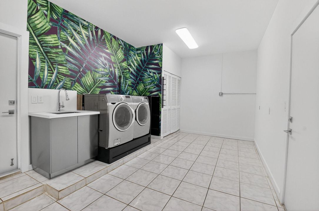 For Rent: $7,499 (5 beds, 3 baths, 3800 Square Feet)