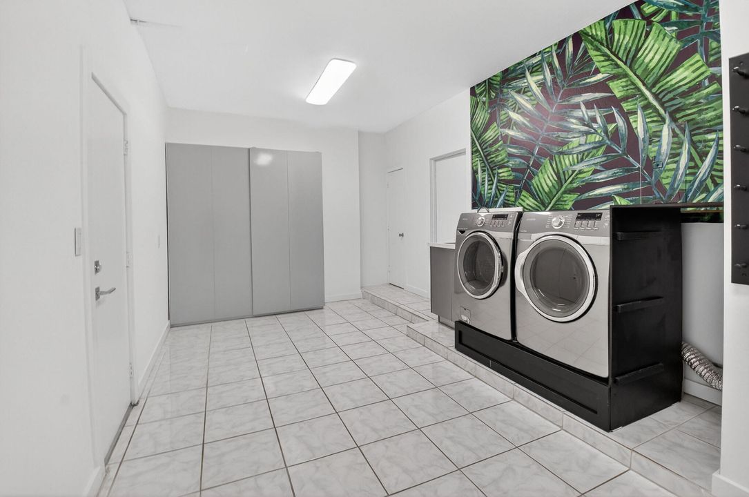 For Rent: $7,499 (5 beds, 3 baths, 3800 Square Feet)