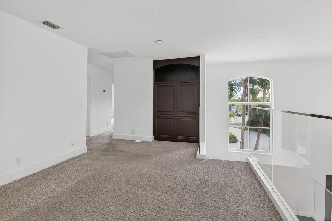 For Rent: $7,499 (5 beds, 3 baths, 3800 Square Feet)