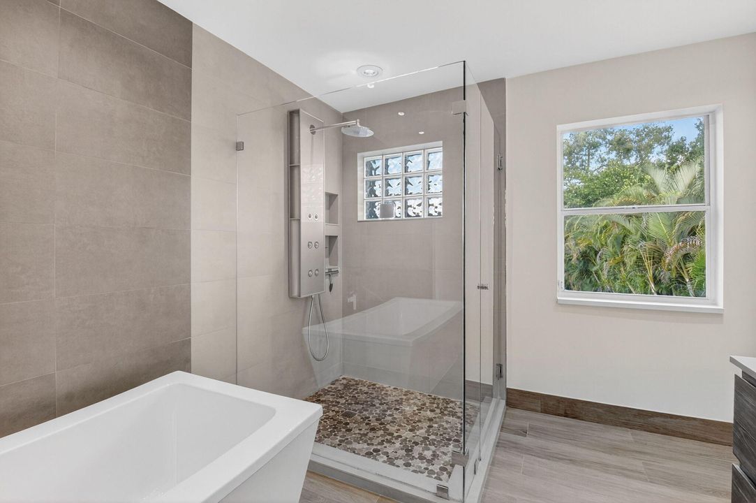 For Rent: $7,499 (5 beds, 3 baths, 3800 Square Feet)