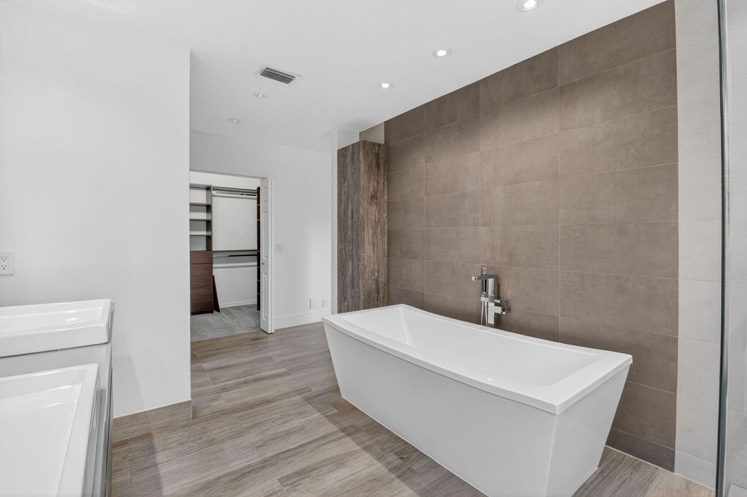 For Rent: $7,499 (5 beds, 3 baths, 3800 Square Feet)