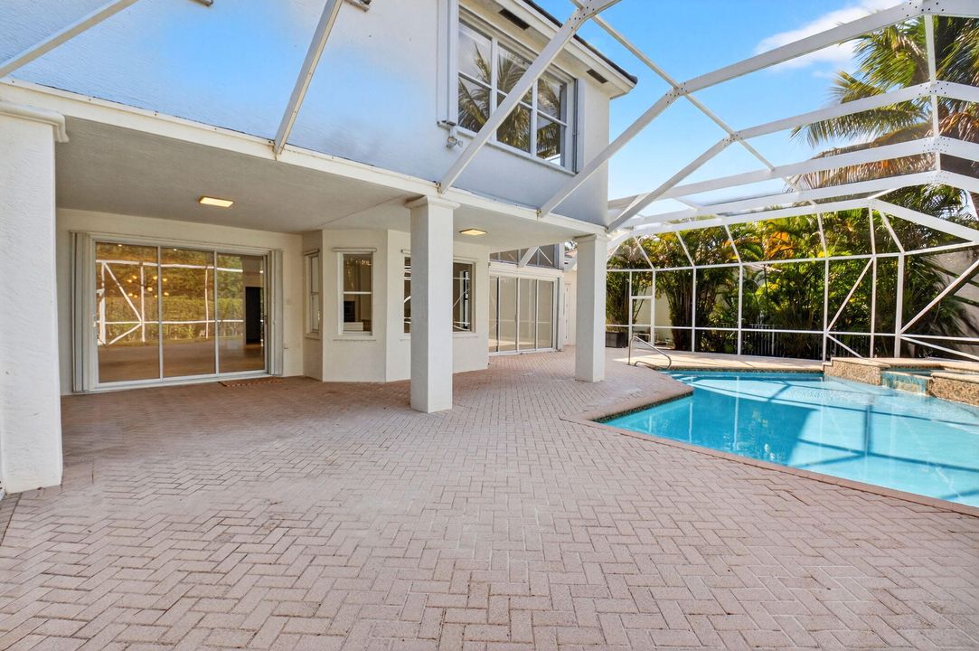 For Rent: $7,499 (5 beds, 3 baths, 3800 Square Feet)