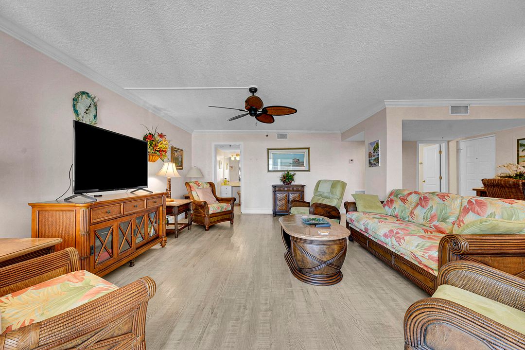 На продажу: $619,900 (2 спален, 2 ванн, 1639 Квадратных фут)