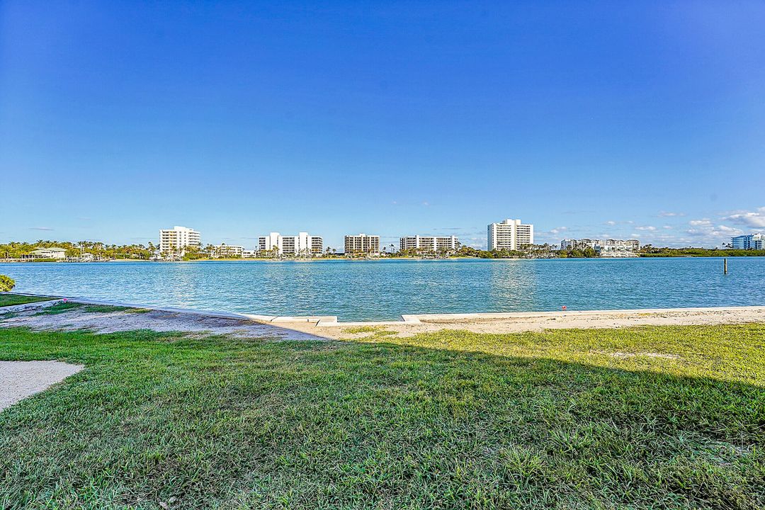 На продажу: $619,900 (2 спален, 2 ванн, 1639 Квадратных фут)