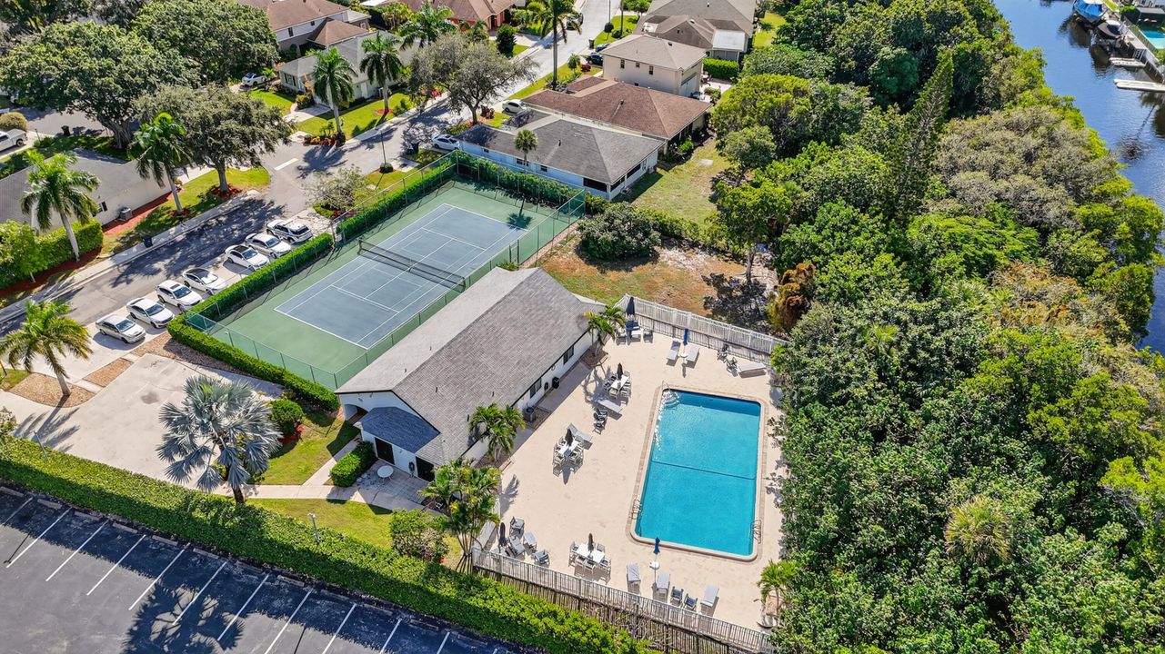 For Sale: $724,900 (3 beds, 3 baths, 1940 Square Feet)