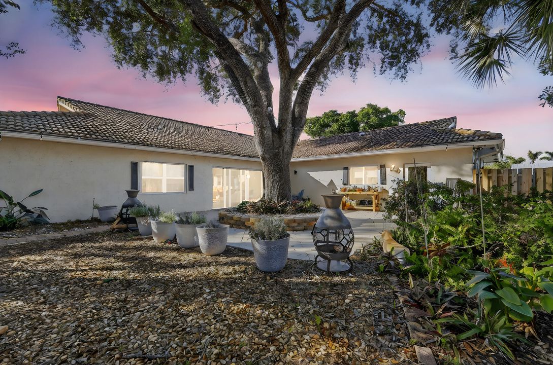 For Sale: $1,295,000 (3 beds, 2 baths, 2172 Square Feet)