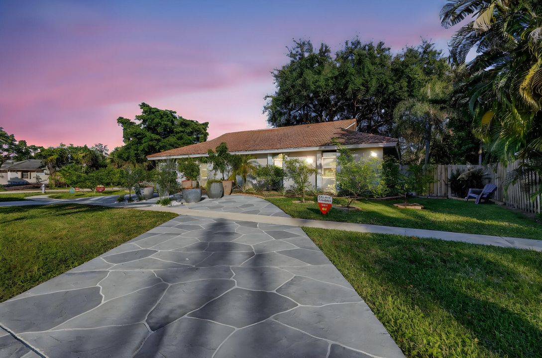 For Sale: $1,295,000 (3 beds, 2 baths, 2172 Square Feet)