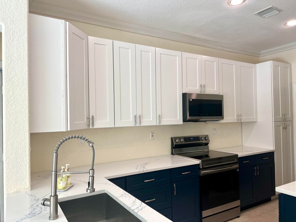 En Venta: $639,000 (5 camas, 3 baños, 3010 Pies cuadrados)