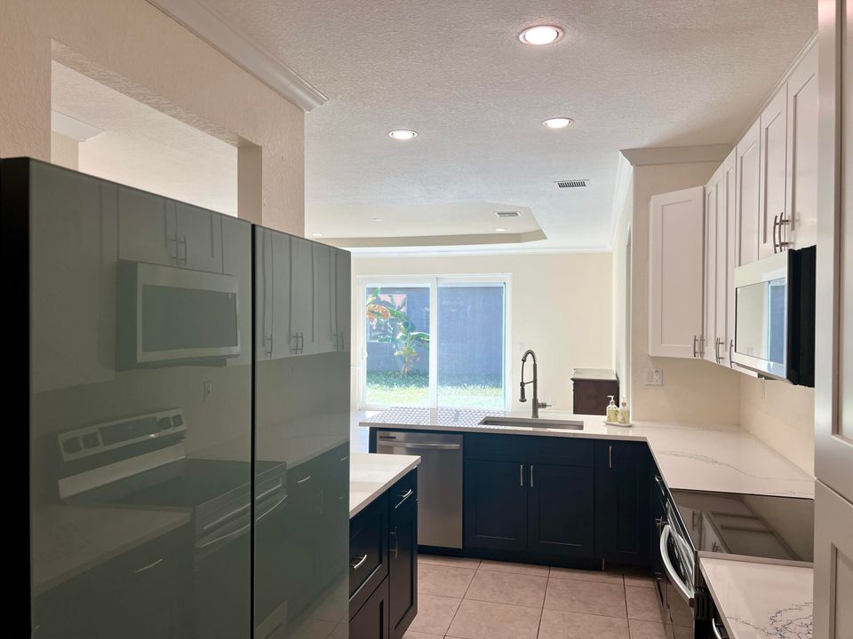 En Venta: $639,000 (5 camas, 3 baños, 3010 Pies cuadrados)