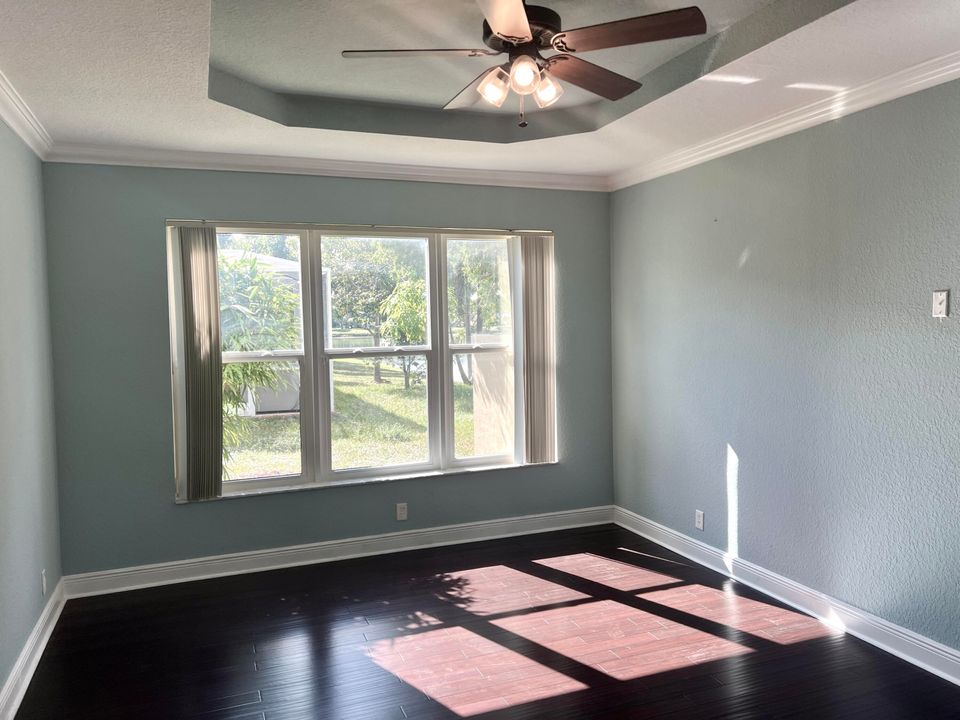 En Venta: $639,000 (5 camas, 3 baños, 3010 Pies cuadrados)