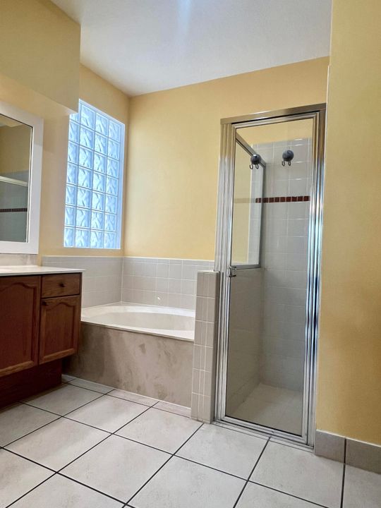 En Venta: $639,000 (5 camas, 3 baños, 3010 Pies cuadrados)