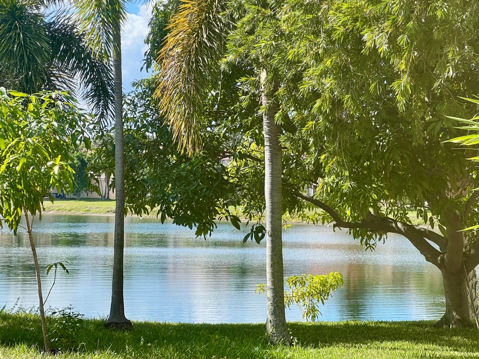 En Venta: $639,000 (5 camas, 3 baños, 3010 Pies cuadrados)