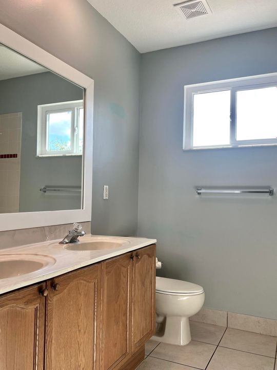 En Venta: $639,000 (5 camas, 3 baños, 3010 Pies cuadrados)