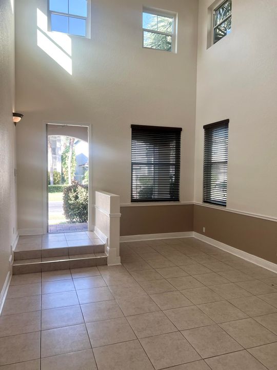 En Venta: $639,000 (5 camas, 3 baños, 3010 Pies cuadrados)