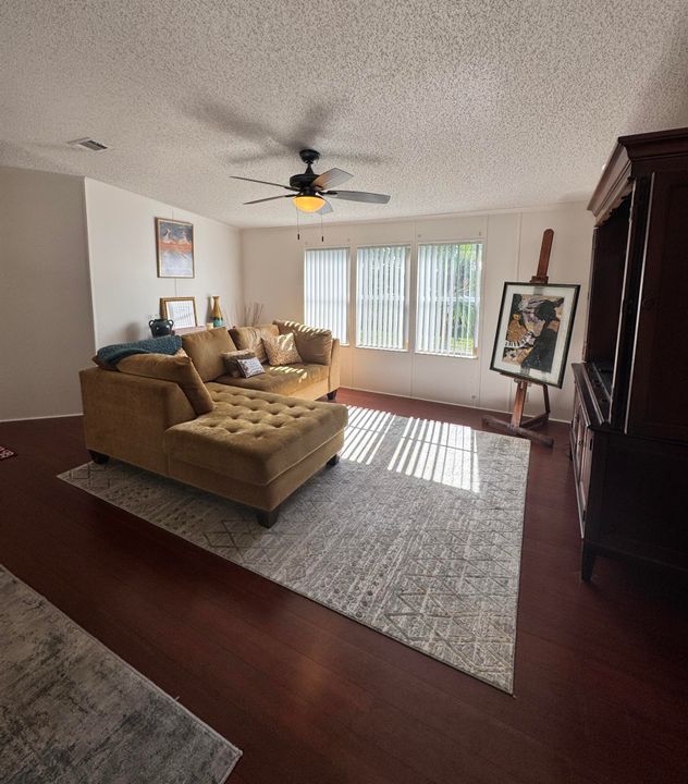 En Venta: $65,000 (3 camas, 2 baños, 1600 Pies cuadrados)