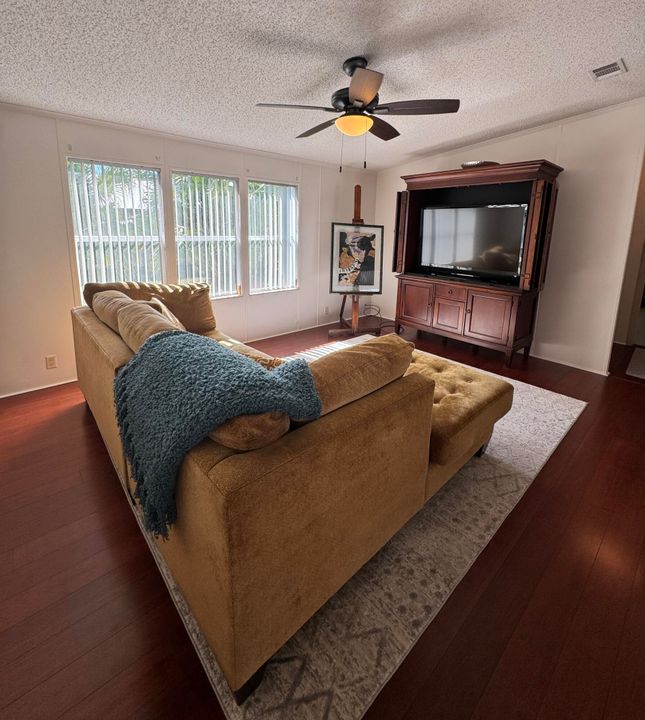 En Venta: $65,000 (3 camas, 2 baños, 1600 Pies cuadrados)