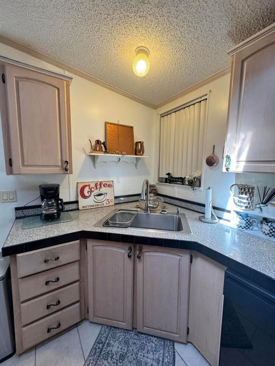 En Venta: $65,000 (3 camas, 2 baños, 1600 Pies cuadrados)