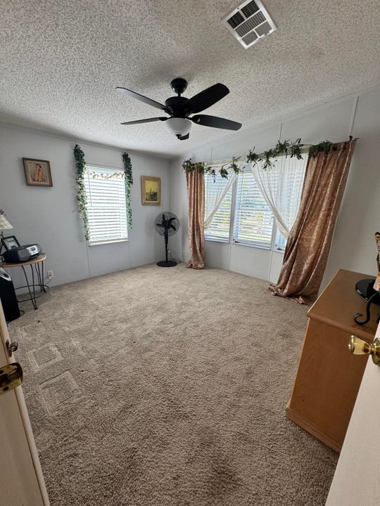 En Venta: $65,000 (3 camas, 2 baños, 1600 Pies cuadrados)