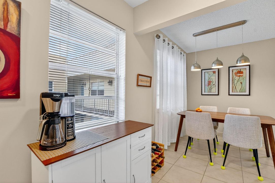 For Sale: $109,900 (2 beds, 2 baths, 902 Square Feet)