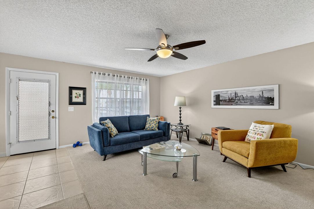 For Sale: $109,900 (2 beds, 2 baths, 902 Square Feet)