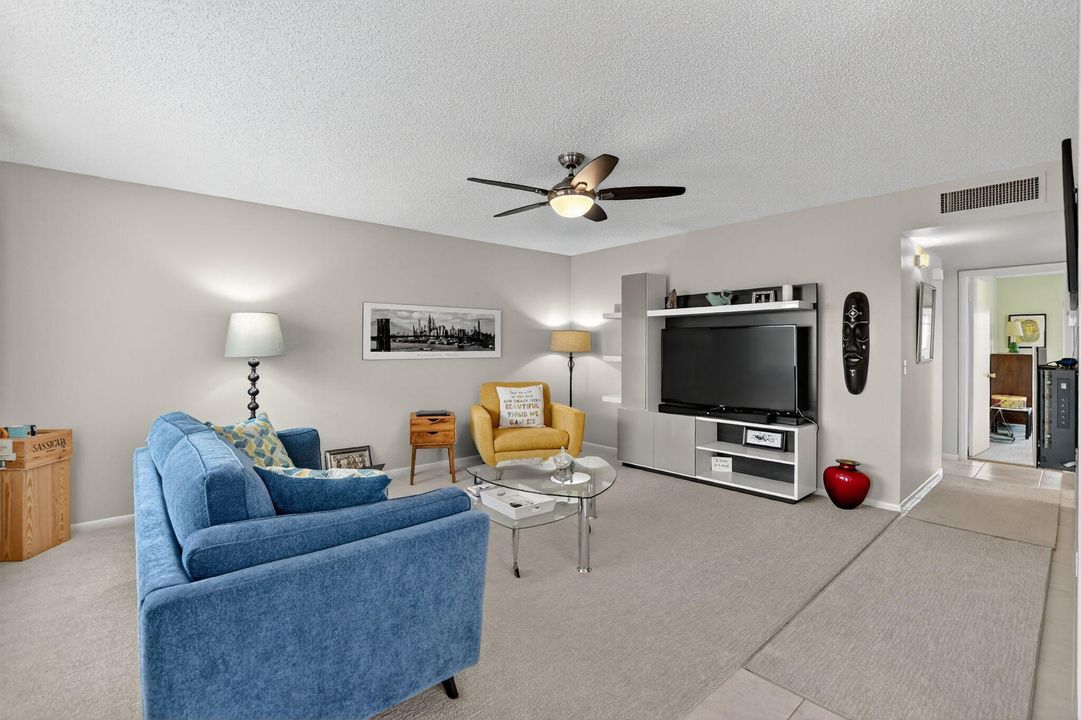 For Sale: $109,900 (2 beds, 2 baths, 902 Square Feet)