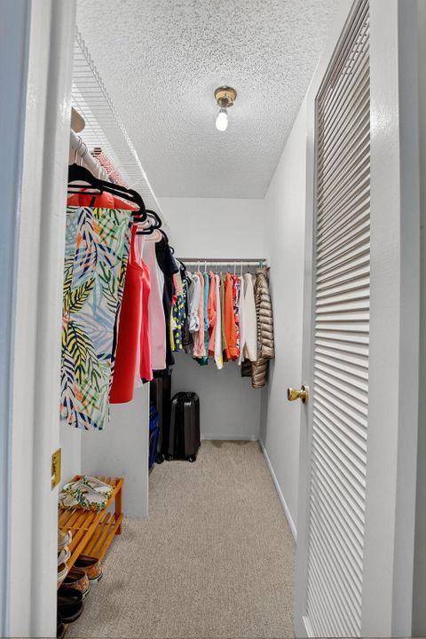 For Sale: $109,900 (2 beds, 2 baths, 902 Square Feet)