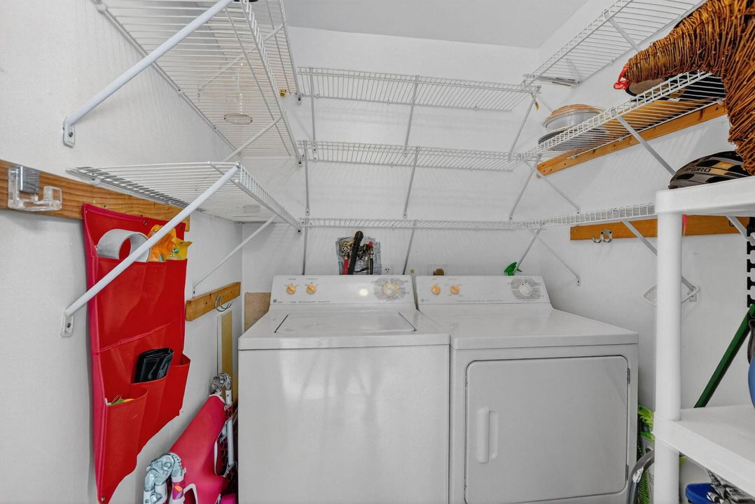 For Sale: $109,900 (2 beds, 2 baths, 902 Square Feet)