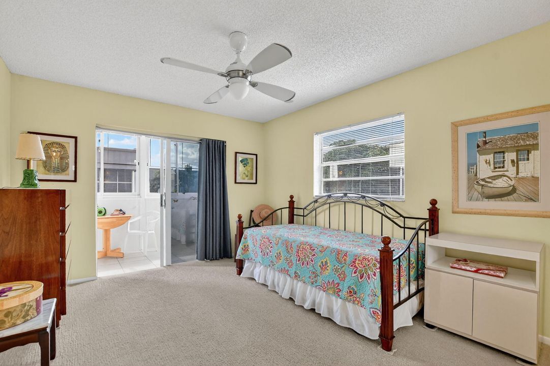 For Sale: $109,900 (2 beds, 2 baths, 902 Square Feet)