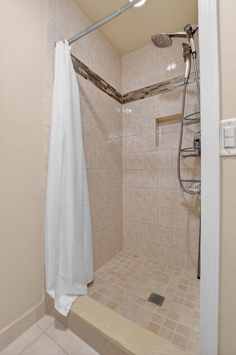 For Sale: $109,900 (2 beds, 2 baths, 902 Square Feet)