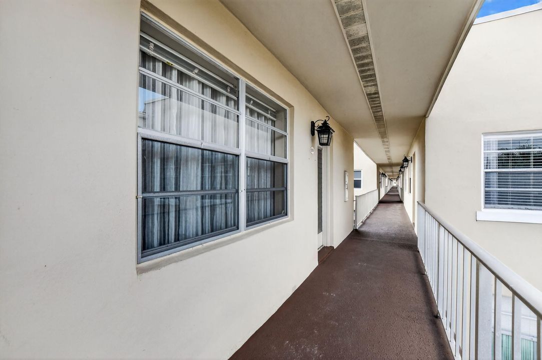 For Sale: $109,900 (2 beds, 2 baths, 902 Square Feet)