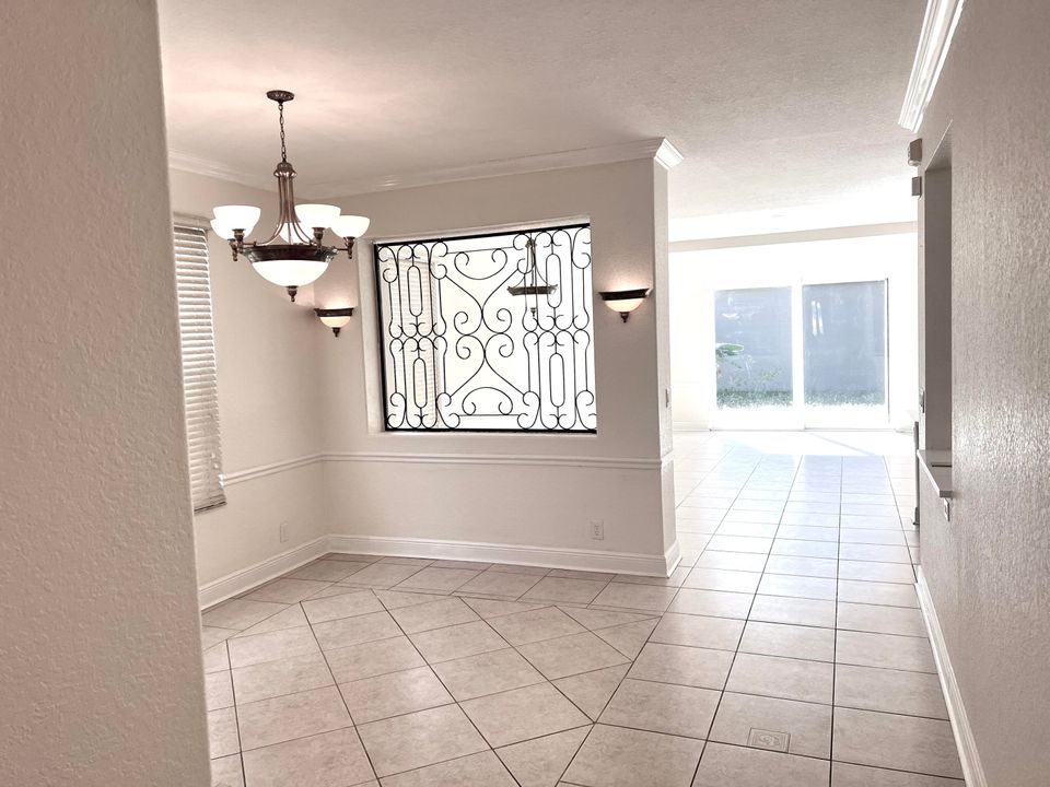 En Venta: $639,000 (5 camas, 3 baños, 3010 Pies cuadrados)