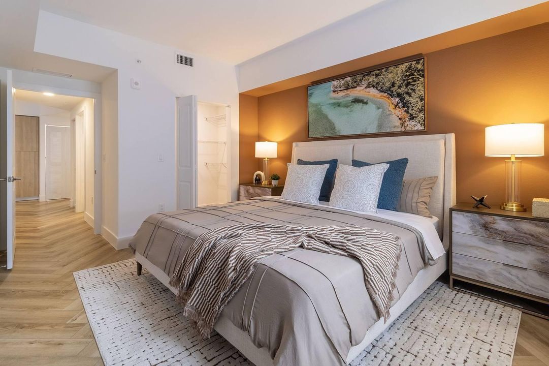 For Rent: $2,205 (1 beds, 1 baths, 817 Square Feet)