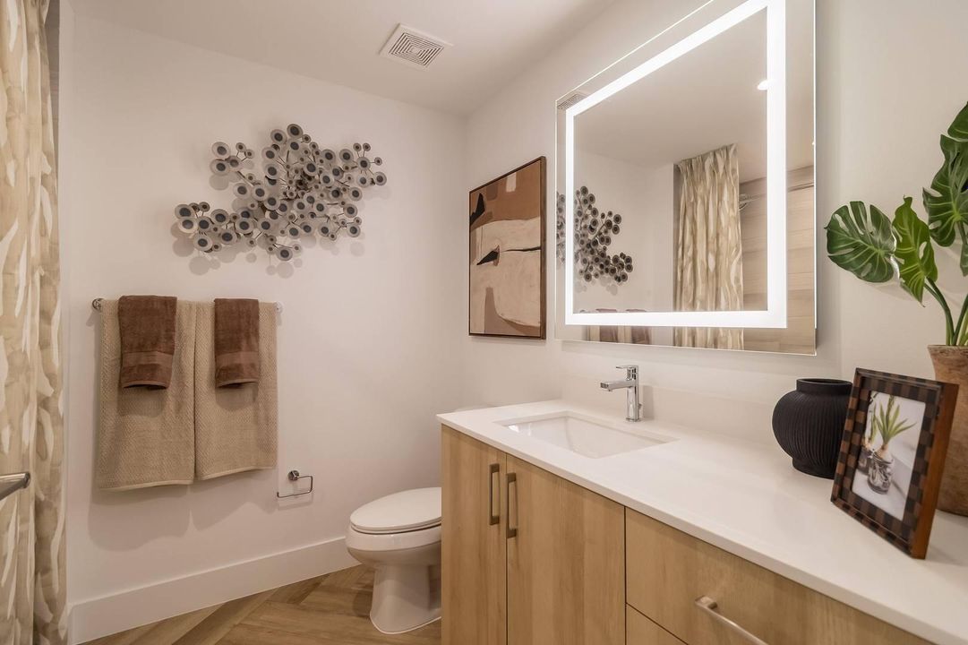 For Rent: $2,205 (1 beds, 1 baths, 817 Square Feet)