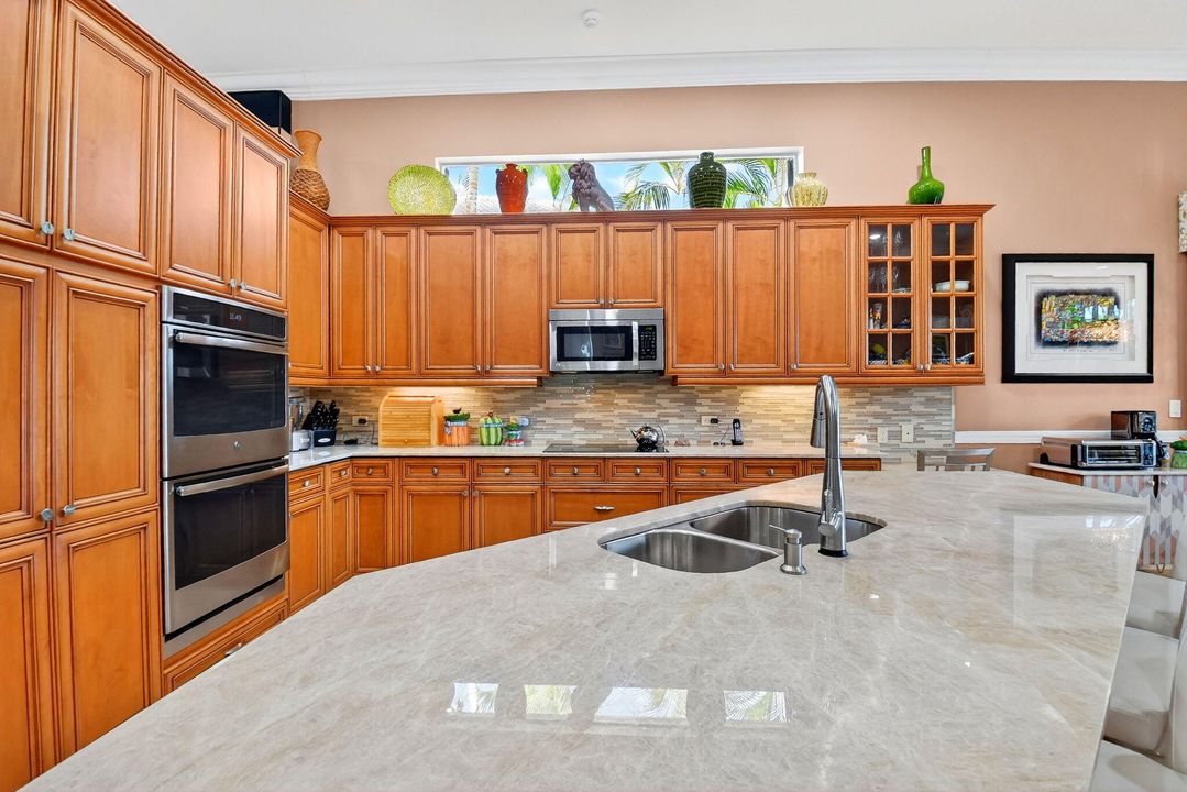 For Sale: $785,000 (3 beds, 3 baths, 2941 Square Feet)