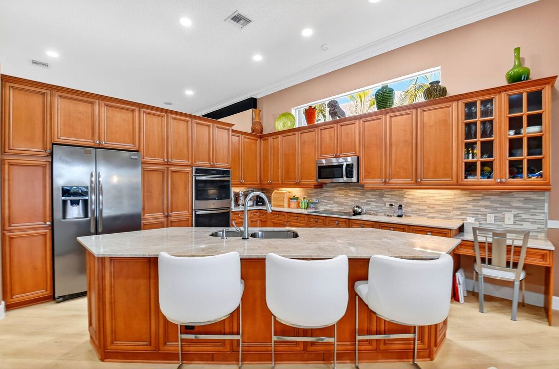 For Sale: $785,000 (3 beds, 3 baths, 2941 Square Feet)