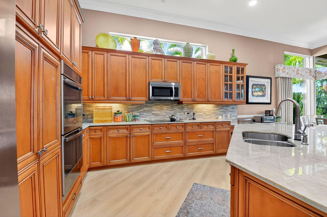 For Sale: $785,000 (3 beds, 3 baths, 2941 Square Feet)