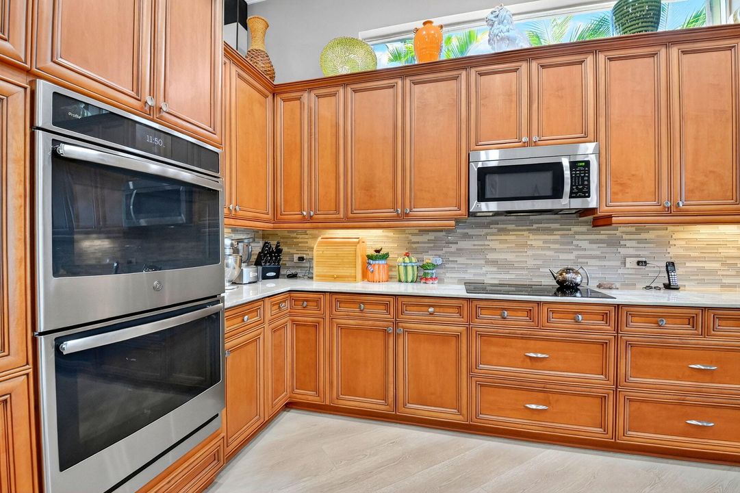 For Sale: $785,000 (3 beds, 3 baths, 2941 Square Feet)