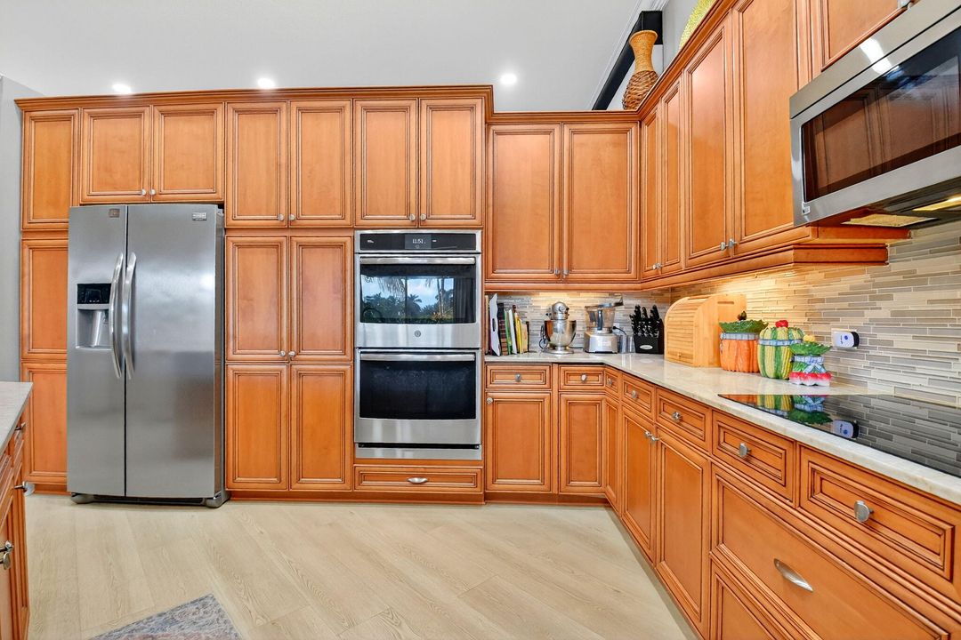 For Sale: $785,000 (3 beds, 3 baths, 2941 Square Feet)