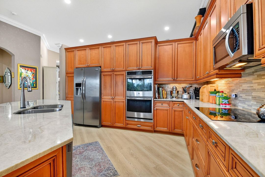 For Sale: $785,000 (3 beds, 3 baths, 2941 Square Feet)