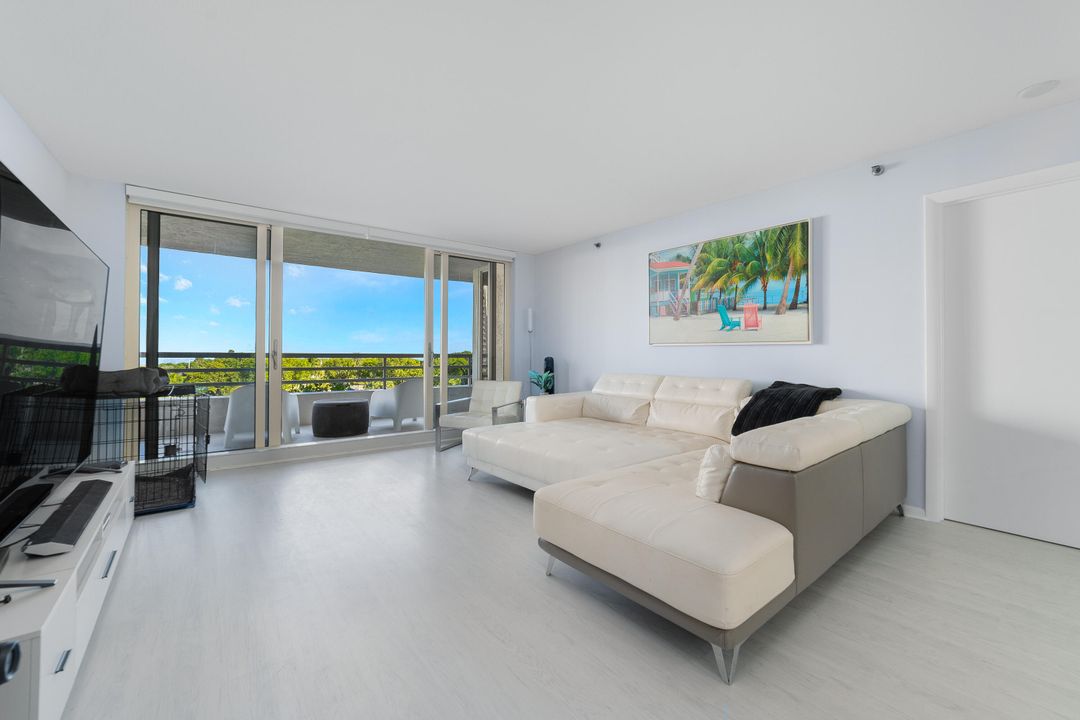 Под контрактом: $6,750 (2 спален, 2 ванн, 1438 Квадратных фут)